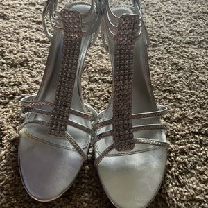 Gorgeous wedding.Prom or Nightout silver stripy heels size 8